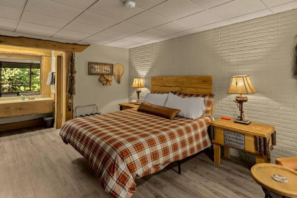 Stonegate Lodge King Bed Wifi 50 Roku Tv Salt Water Pool Room #104 ยูเรกาสปริงส์ ภายนอก รูปภาพ